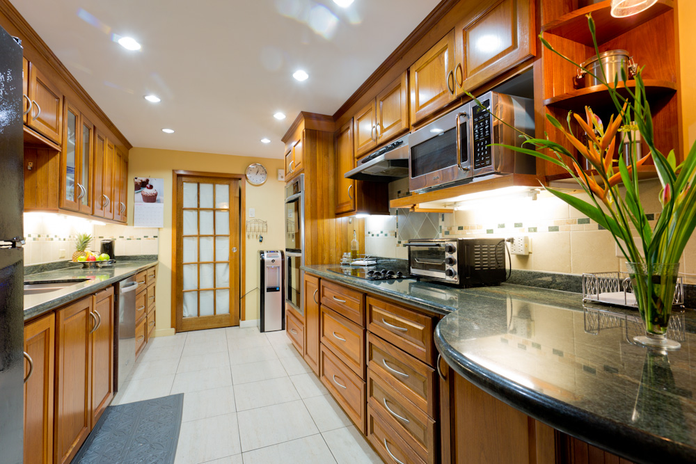 Teak Blanchisseuse Kitchen - BetaHomes